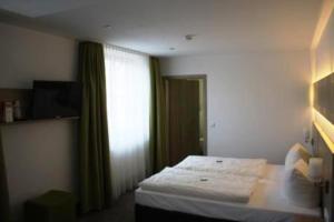Voodi või voodid majutusasutuse Schwarzer Adler - Hotel Garni toas