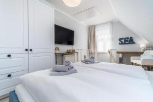 Postel nebo postele na pokoji v ubytování Ferienhaussiedlung Strandperlen Sanddornhof 2d (Typ I)