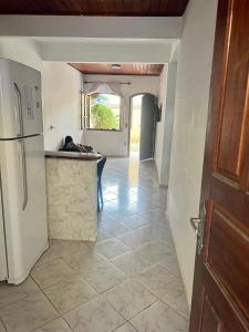 a kitchen with a counter and a refrigerator in a room at Casa no centro de Cabo Frio! in Cabo Frio
