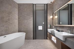 Koupelna v ubytování Home2 Suite by Hilton Ningbo Yinzhou