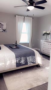 Ein Bett oder Betten in einem Zimmer der Unterkunft Lake Marlin Villa 2