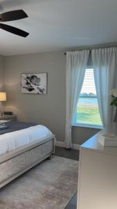 Ein Bett oder Betten in einem Zimmer der Unterkunft Lake Marlin Villa 2