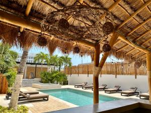 Piscina a Pachamaya Holistic Wellness Boutique Hotel & Spa - Adults Only o a prop