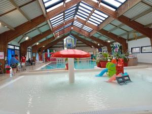 a indoor swimming pool with a large pool at Siblu Domaine de Kerlann mobile home LUMINOSA in Pont-Aven
