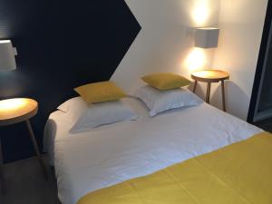 Postel nebo postele na pokoji v ubytování Hôtel-Restaurant Le Flobart