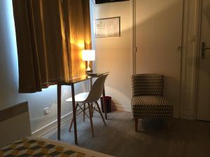 Posezení v ubytování Hôtel-Restaurant Le Flobart