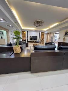 TV a/nebo společenská místnost v ubytování R&R Empire Rental Unit