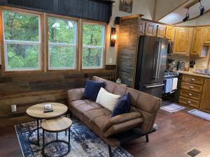 Kuchyň nebo kuchyňský kout v ubytování Homey Villa with Loft in Bloomington