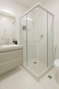 Ένα μπάνιο στο MV 126A Gracioso Apartamento Em Frente Ao Metrô Brás! - Rua Coronel Mursa, 56 - Brás