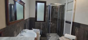 Koupelna v ubytování B&B Della Via Francigena + 37 fotografií