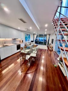 a kitchen and living room with a table and chairs at Bondi Stylish Bedroom Close to the Beach in Sydney