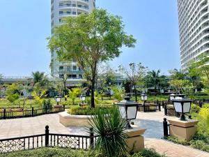 STAR BAY Residence - FREE Laundry - 400m to Sokha Beach外面的花园