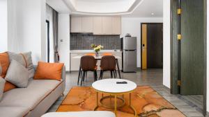 STAR BAY Residence - FREE Laundry - 400m to Sokha Beach的厨房或小厨房