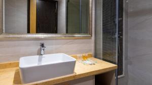 STAR BAY Residence - FREE Laundry - 400m to Sokha Beach的一间浴室