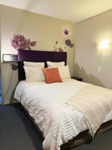 Postel nebo postele na pokoji v ubytování Cosy Motel Studio Apartment in Central City-up to 2 beds + 8 fotografií