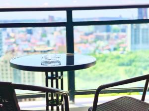 STAR BAY Residence - FREE Laundry - 400m to Sokha Beach的阳台或露台