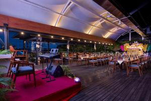 Restaurace v ubytování J4 Hotels Legian + 37 fotografií
