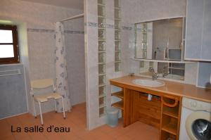 a bathroom with a sink and a mirror at Logis de Flamenac in Pranzac