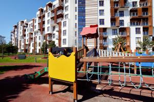 Hostia v ubytovaní Royal Olympic Park by the beach - Gym & Kids Playroom