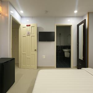 TV a/nebo společenská místnost v ubytování LAM ANH Hotel
