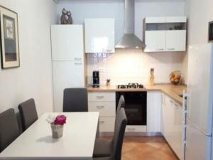 Η κουζίνα ή μικρή κουζίνα στο Holiday Home Vilson