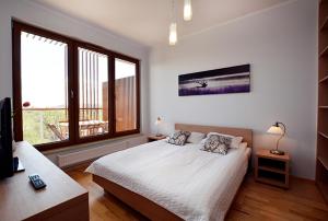 Posteľ alebo postele v izbe v ubytovaní Royal Olympic Park by the beach - Gym & Kids Playroom