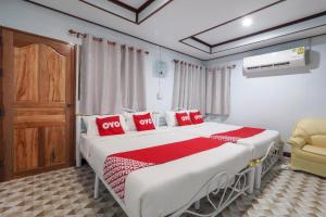 Ένα ή περισσότερα κρεβάτια σε δωμάτιο στο OYO 75308 Pea Najan Home Resort