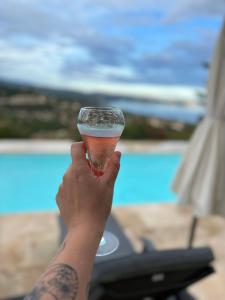 Nápoje v ubytování Villa Cacharelle Vue Mer Piscine