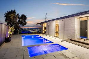 a swimming pool on the roof of a house at Teringie Retreat with Breathtaking Views in Norton Summit