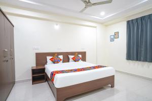 a bedroom with a large bed in a room at FabHotel Frendz - Nr Hitech City Metro Station in Jāmb
