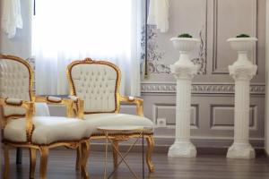 A seating area at Hotel Pepo