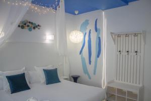 A bed or beds in a room at Hotel Pepo