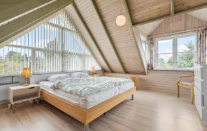 Postel nebo postele na pokoji v ubytování Awesome Home In Glesborg With Wifi + 14 fotografií