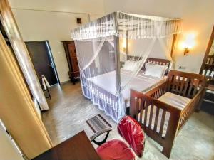 Ένα ή περισσότερα κρεβάτια σε δωμάτιο στο White Villa Goyambokka