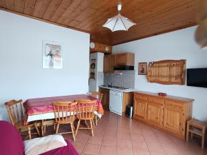 Kuchyňa alebo kuchynka v ubytovaní Résidence Alpet Ii - Appartement 4/6 personnes MAE-8374