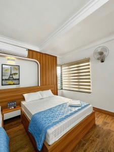 a bedroom with a bed on a boat at Minh Đức Hotel Quan Lạn - Thứ 7 chỉ nhận 3 phòng trở lên in Quan Lạn