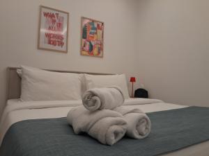 Letto o letti in una camera di Shade Suites & Studios
