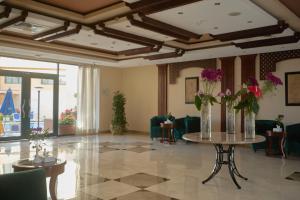 A seating area at Swiss Inn Plaza Hotel