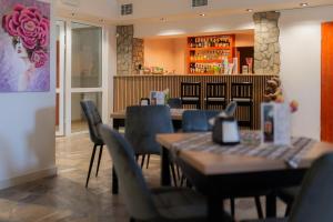 Hotel *** NAT Wisła餐廳或用餐的地方
