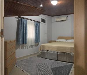 Katil atau katil-katil dalam bilik di Kuşadası Triplex 5-1 Villa +43 gambar