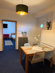 Llit o llits en una habitació de Mikulov Inn - hotel Zeme