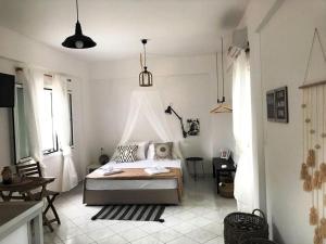 A bed or beds in a room at Studios Casa Liaya