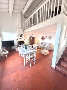 Χώρος καθιστικού στο Splendide Mas avec vue sur mer panoramique Gigaro