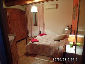 A bed or beds in a room at Agriturismo Le Caselle