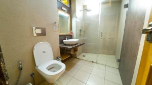 Ένα μπάνιο στο Lalit Service Apartment