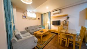 Μια τηλεόραση ή/και κέντρο ψυχαγωγίας στο Lalit Service Apartment