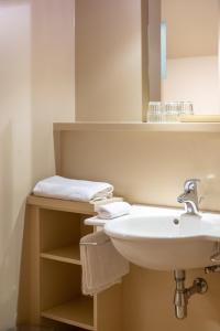 a bathroom with a sink and a mirror at Domein Marsnil in Heers