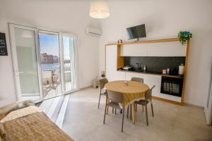 a kitchen and dining room with a table and chairs at Lo Scirocco in Nardò