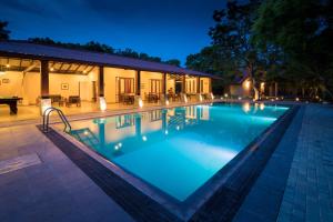 Bazén v ubytování Yala Chalets by Lalan Leisure nebo v jeho okolí