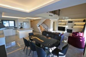 a living room and kitchen with a table and chairs at Cesme Villa Mona Ovacık luxury villa in Cesme